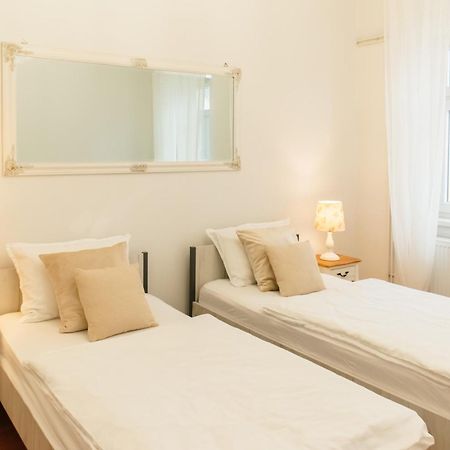 Goodlife Holiday House - Family & Friends Пожега Екстериор снимка